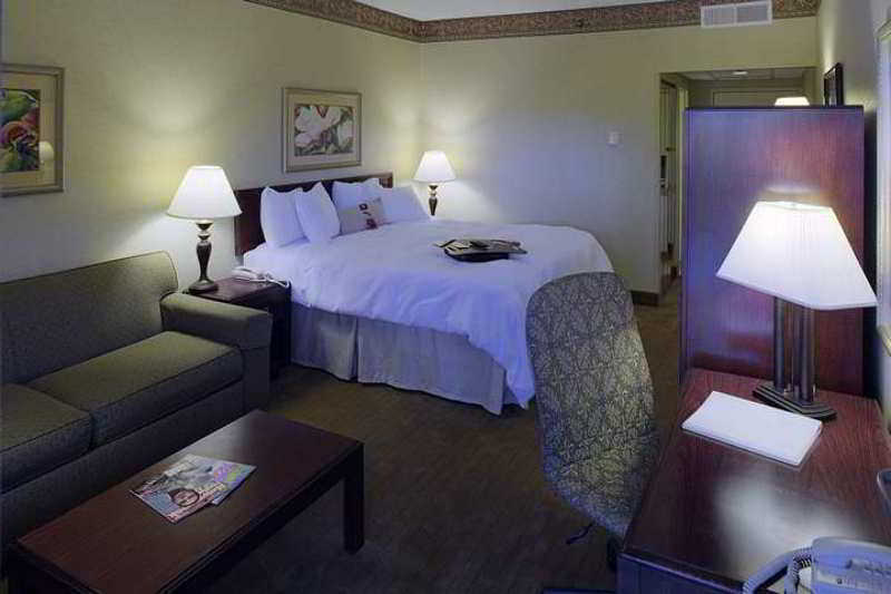 Hampton Inn Asheville-Tunnel Road Номер фото